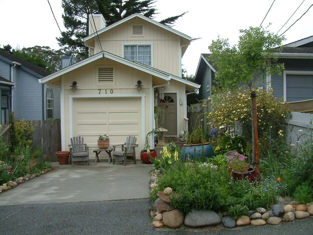 Inviting Driveway Party